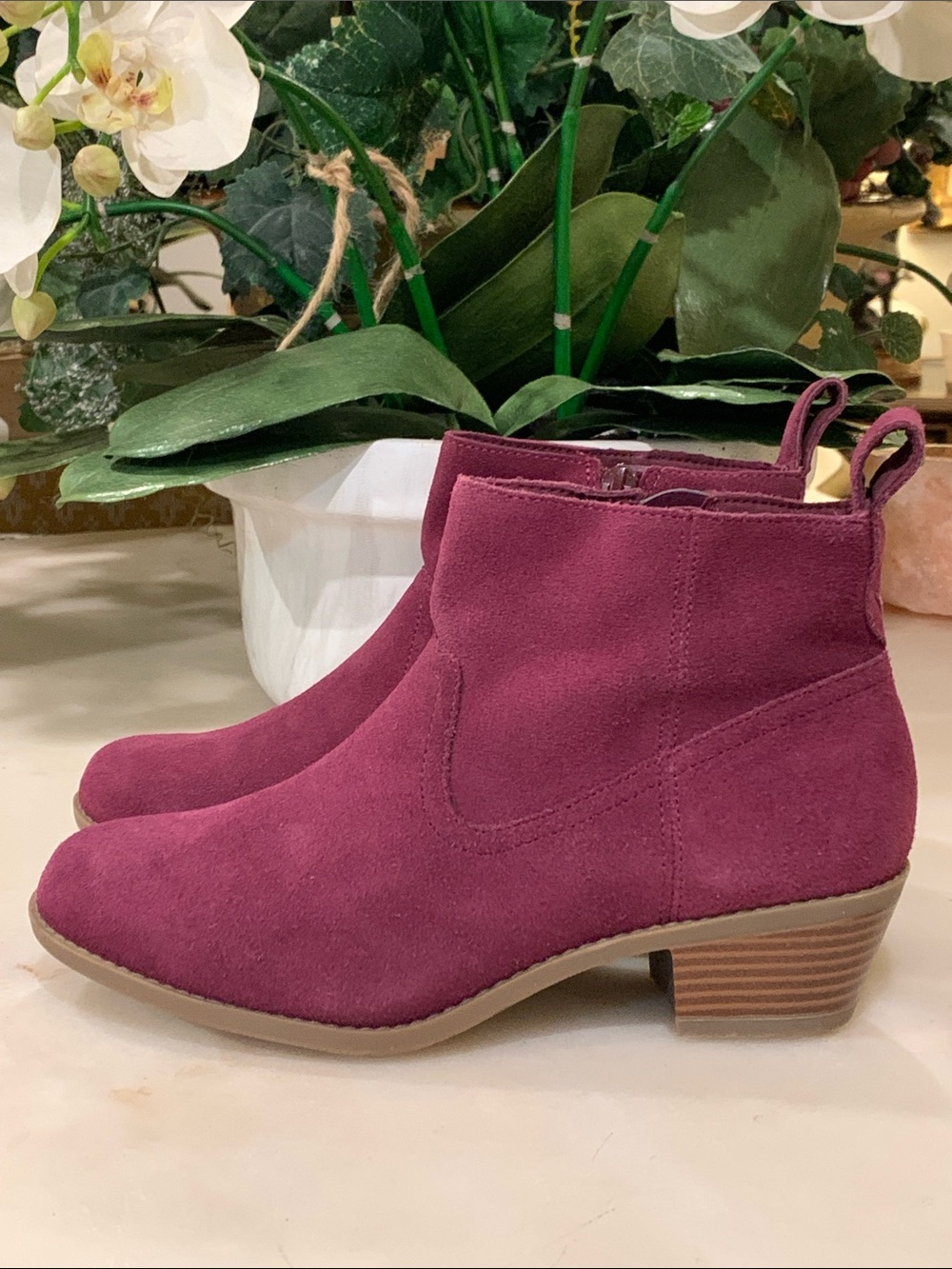NWOB Vionic Vera Chic Eggplant Purple Sueded Ankle Boots Side Zipper Size 6